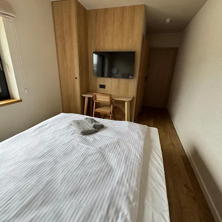 Gosciniec Jaroszewskie Wzgorze Sierakow (Greater Poland)