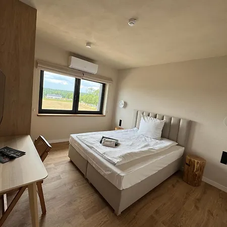 Gosciniec Jaroszewskie Wzgorze Sierakow (Greater Poland)